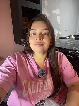 Snapshot of sarahreyess_11 chatting on 5, 3, 2026 sarahreyess 11 online show from 5, 3, 2026