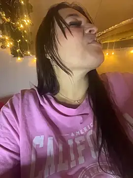 Snapshot of sarahreyess_11 chatting on 22, 12, 2025 sarahreyess 11 online show from 22, 12, 2025