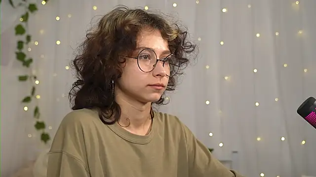 MimiLicks online show from 19, 9, 2025