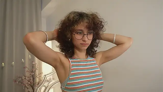 MimiLicks online show from 17, 9, 2025