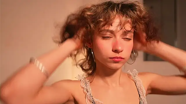 MimiLicks online show from 5, 10, 2025