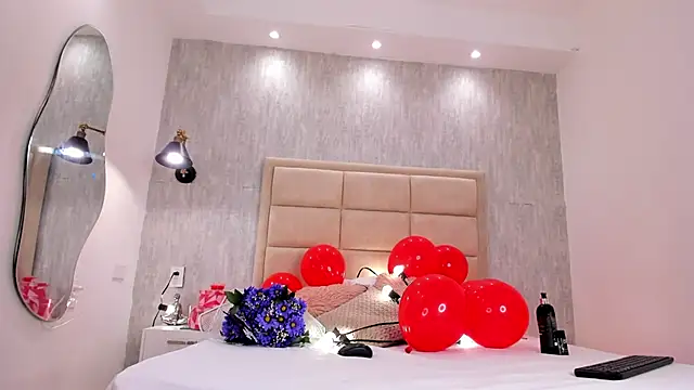 MiaaCollinss  online show from 8, 9, 2025