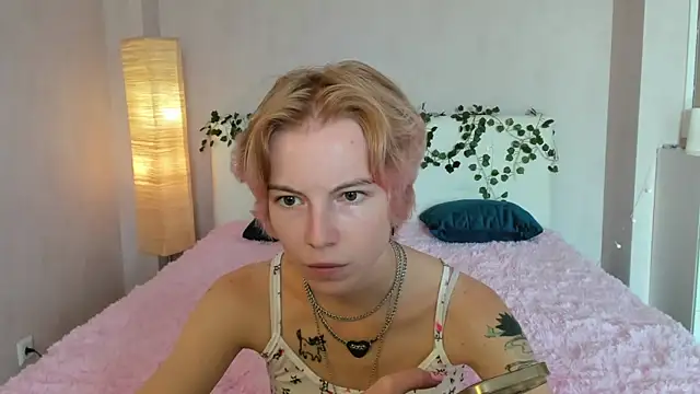 Pink Lila18 online show from 12, 9, 2025