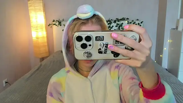 Pink Lila18 online show from 9, 9, 2025