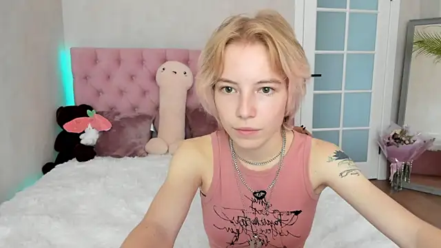 Pink Lila18 online show from 15, 9, 2025