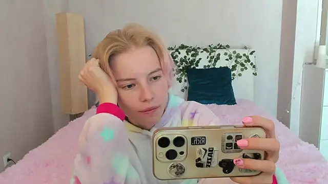 Pink Lila18 online show from 10, 9, 2025