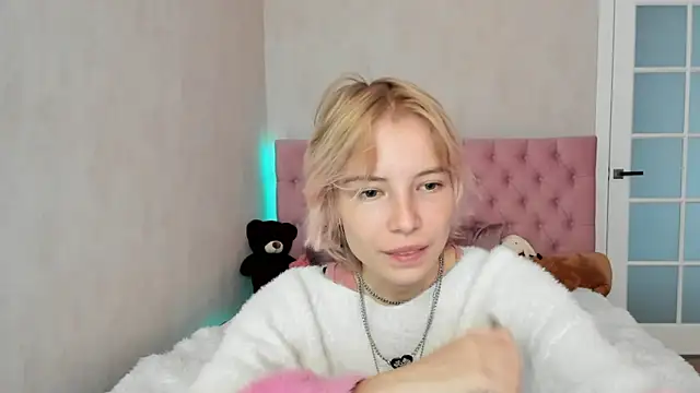 Pink Lila18 online show from 14, 9, 2025