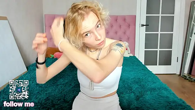 Pink Lila18 online show from 15, 10, 2025