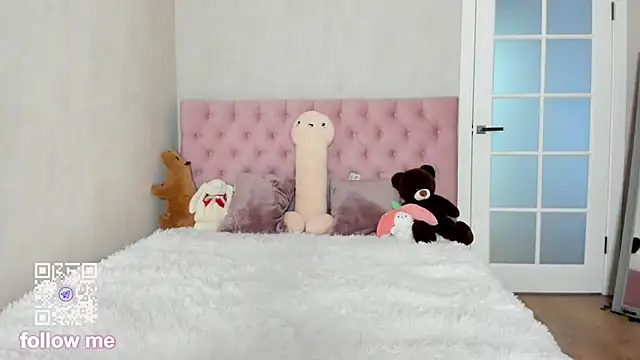 Pink Lila18 online show from 3, 10, 2025