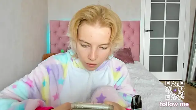 Pink Lila18 online show from 7, 10, 2025