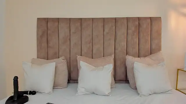 amber colliiins online show from 5, 3, 2026