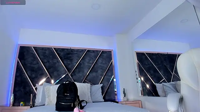 SusanaHenao online show from 9, 3, 2026