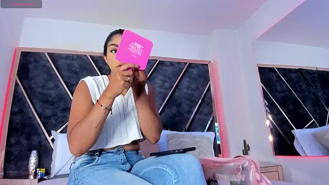 SusanaHenao online show from 17, 4, 2026