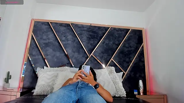 SusanaHenao online show from 2, 12, 2025