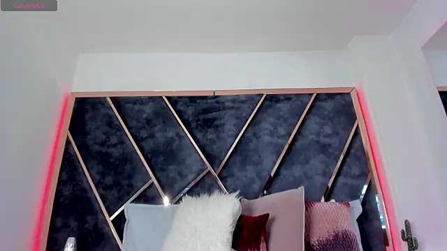 SusanaHenao online show from 11, 10, 2025