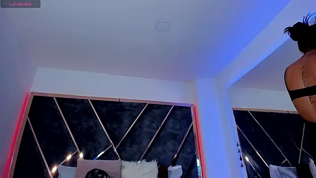 SusanaHenao online show from 30, 10, 2025