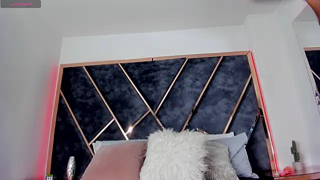 SusanaHenao online show from 4, 12, 2025