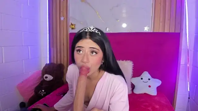 Snapshot of CandyMoon_mc chatting on 25, 10, 2025 CandyMoon mc online show from 25, 10, 2025