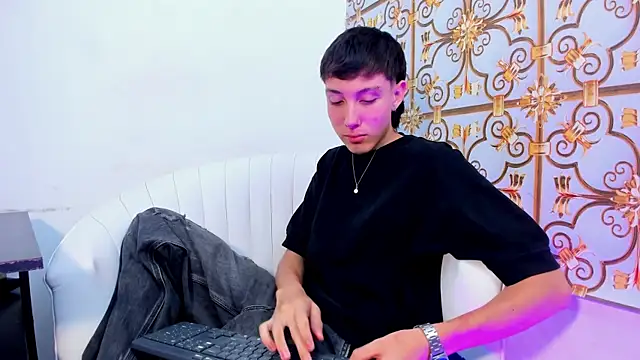 LittleDanny  online show from 17, 2, 2026