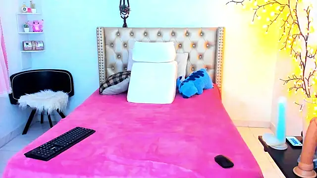 LenaStylesOA online show from 19, 11, 2025