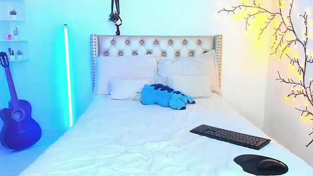 LenaStylesOA online show from 6, 4, 2026