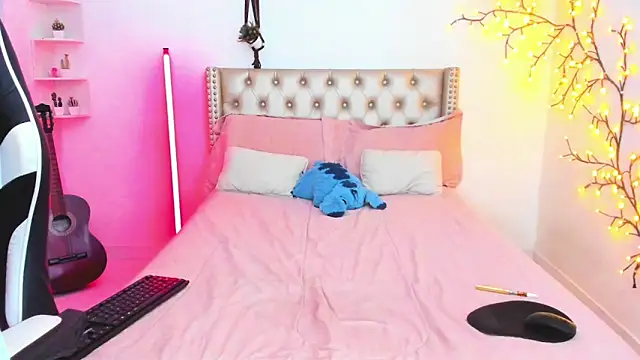 LenaStylesOA online show from 17, 4, 2026