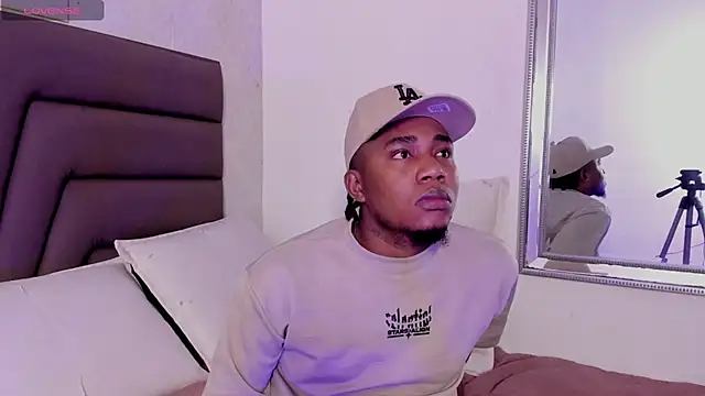 Snapshot of Duo69Sexual chatting on 4, 10, 2025 Duo69Sexual online show from 4, 10, 2025