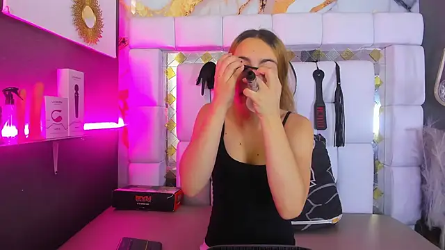 Natasha-Adams online show from 25, 2, 2026