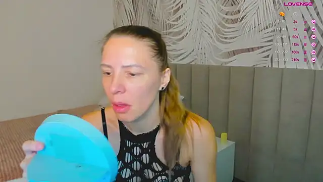 KiaraCaley online show from 25, 11, 2025