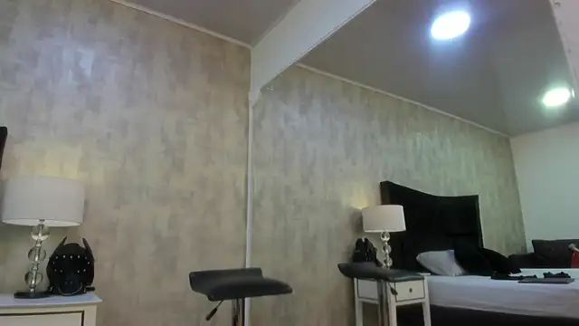 BarbaraLeython1 online show from 24, 11, 2025