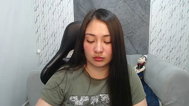 Snapshot of Ivony18_b chatting on 25, 11, 2025 Ivony18 b online show from 25, 11, 2025