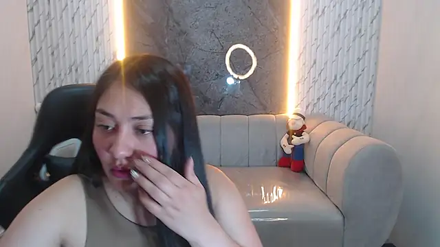 Snapshot of Ivony18_b chatting on 19, 10, 2025 Ivony18 b online show from 19, 10, 2025