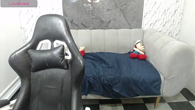 Snapshot of Ivony18_b chatting on 4, 12, 2025 Ivony18 b online show from 4, 12, 2025