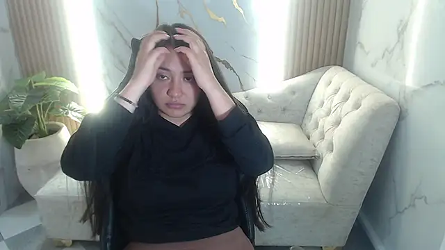 Snapshot of Ivony18_b chatting on 16, 10, 2025 Ivony18 b online show from 16, 10, 2025