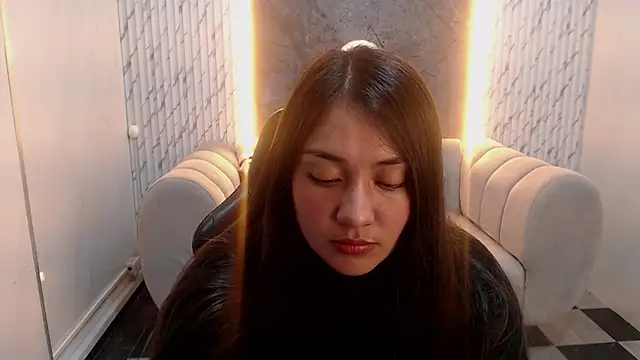 Snapshot of Ivony18_b chatting on 21, 10, 2025 Ivony18 b online show from 21, 10, 2025