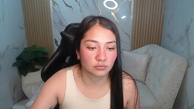 Snapshot of Ivony18_b chatting on 17, 10, 2025 Ivony18 b online show from 17, 10, 2025