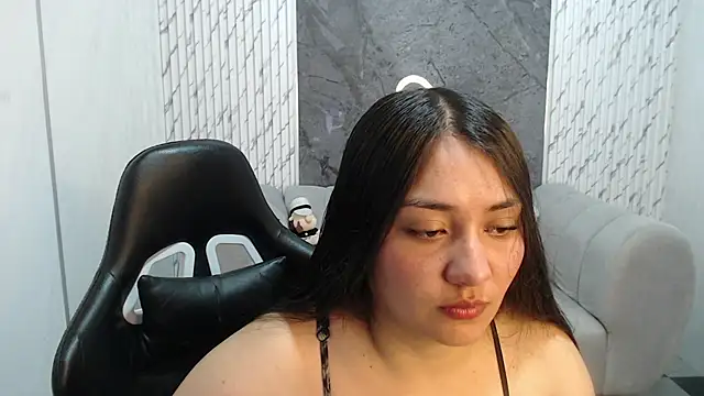 Snapshot of Ivony18_b chatting on 23, 10, 2025 Ivony18 b online show from 23, 10, 2025