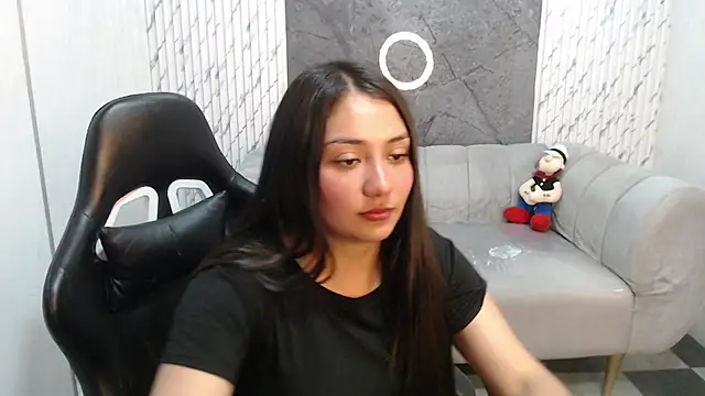 Snapshot of Ivony18_b chatting on 27, 10, 2025 Ivony18 b online show from 27, 10, 2025