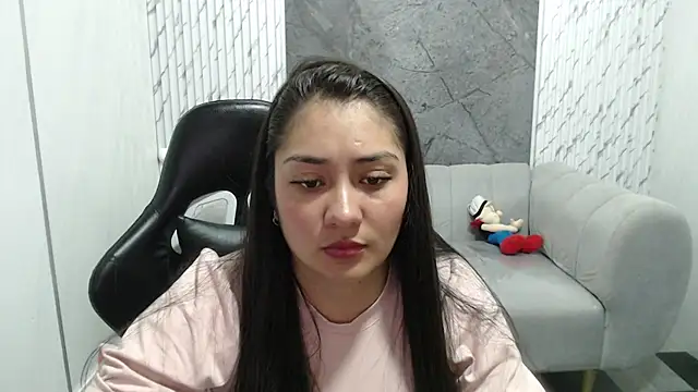 Snapshot of Ivony18_b chatting on 24, 10, 2025 Ivony18 b online show from 24, 10, 2025