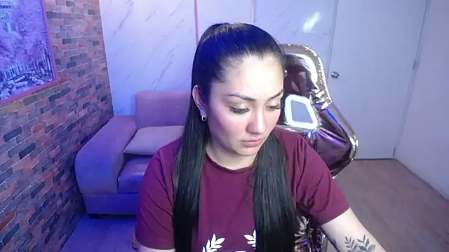 Snapshot of Ivony18_b chatting on 9, 9, 2025 Ivony18 b online show from 9, 9, 2025