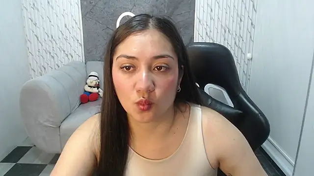 Snapshot of Ivony18_b chatting on 31, 10, 2025 Ivony18 b online show from 31, 10, 2025