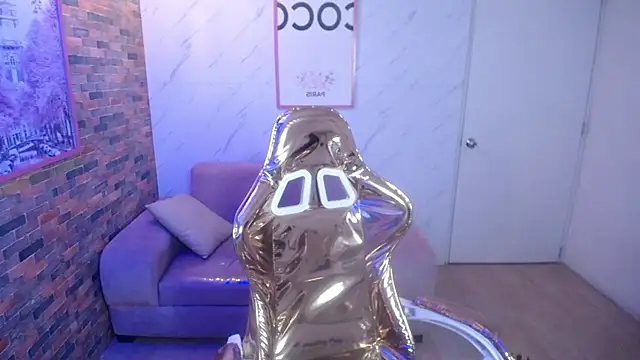 Snapshot of Ivony18_b chatting on 10, 9, 2025 Ivony18 b online show from 10, 9, 2025