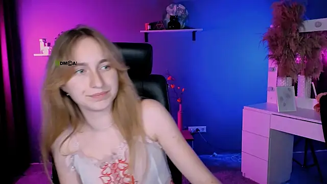 Snapshot of beauty_ginger_ chatting on 9, 10, 2025 beauty ginger online show from 9, 10, 2025