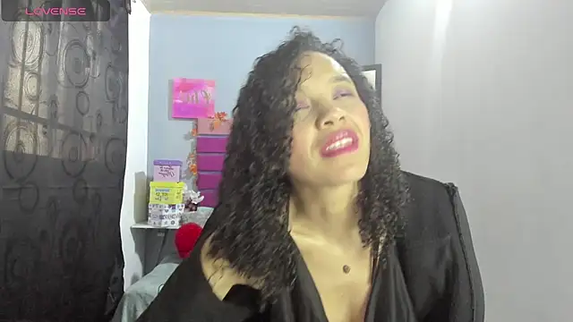Snapshot of alma_azul chatting on 8, 11, 2025 alma azul online show from 8, 11, 2025
