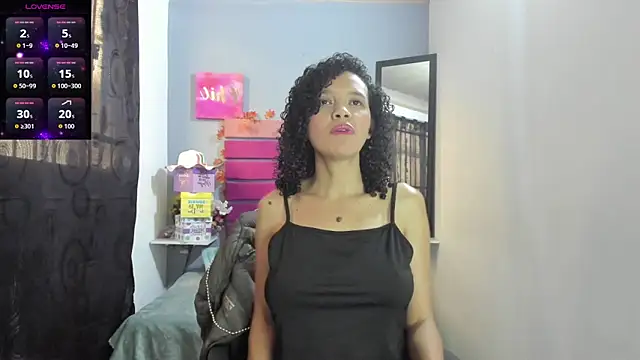 Snapshot of alma_azul chatting on 2, 12, 2025 alma azul online show from 2, 12, 2025