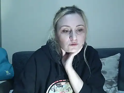 Snapshot of ariam8990 chatting on 29, 9, 2025 ariam8990 online show from 29, 9, 2025