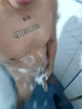 Snapshot of Exotic19cm chatting on 19, 10, 2025 Exotic19cm online show from 19, 10, 2025