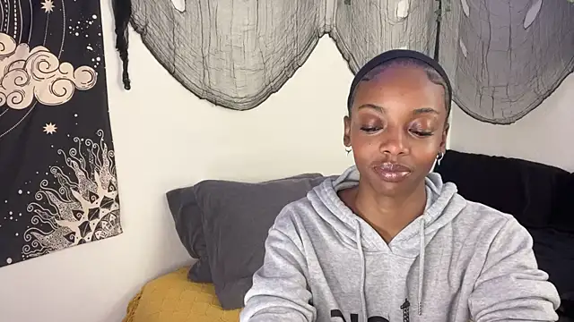 Trixie luv1 online show from 1, 12, 2025