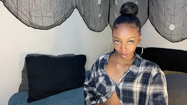 Trixie luv1 online show from 19, 10, 2025