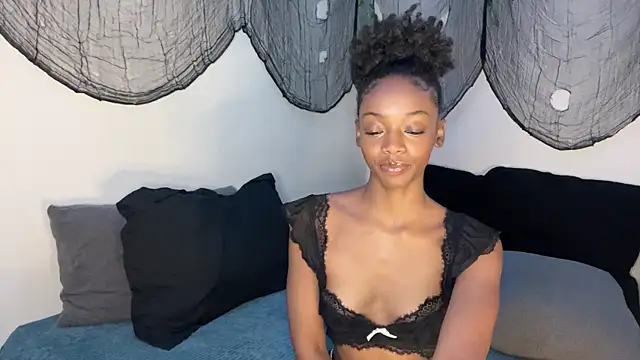 Trixie luv1 online show from 11, 10, 2025